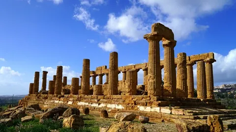 “蓝月荣耀：德比笑谈，社区盾杯揽入怀中”